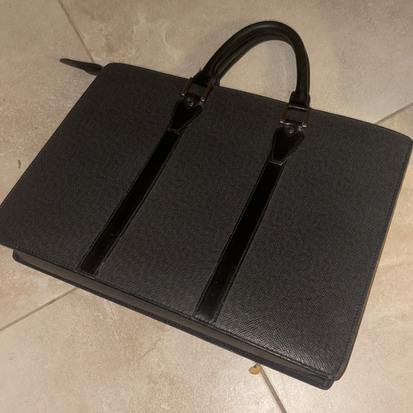 Louis Vuitton Bag - Picture 2 of 9